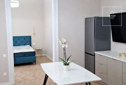 Renovated 65 sqm 2-Bedroom Apartment in District VI, Terézváros