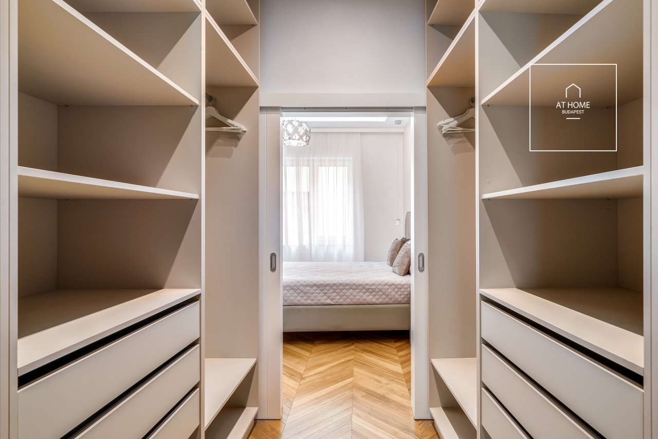 Renovated 101 sqm 2-bedroom apartment in District V, Lipótváros