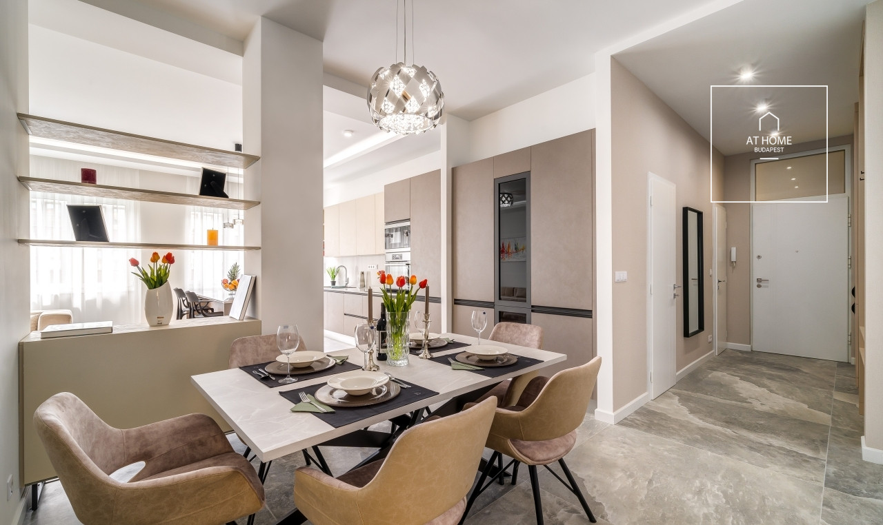 Renovated 101 sqm 2-bedroom apartment in District V, Lipótváros