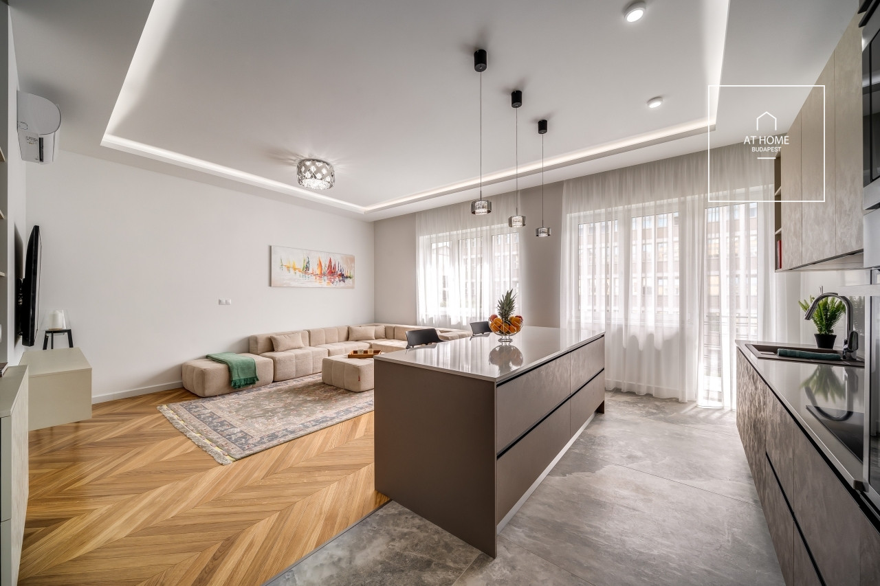 Renovated 101 sqm 2-bedroom apartment in District V, Lipótváros