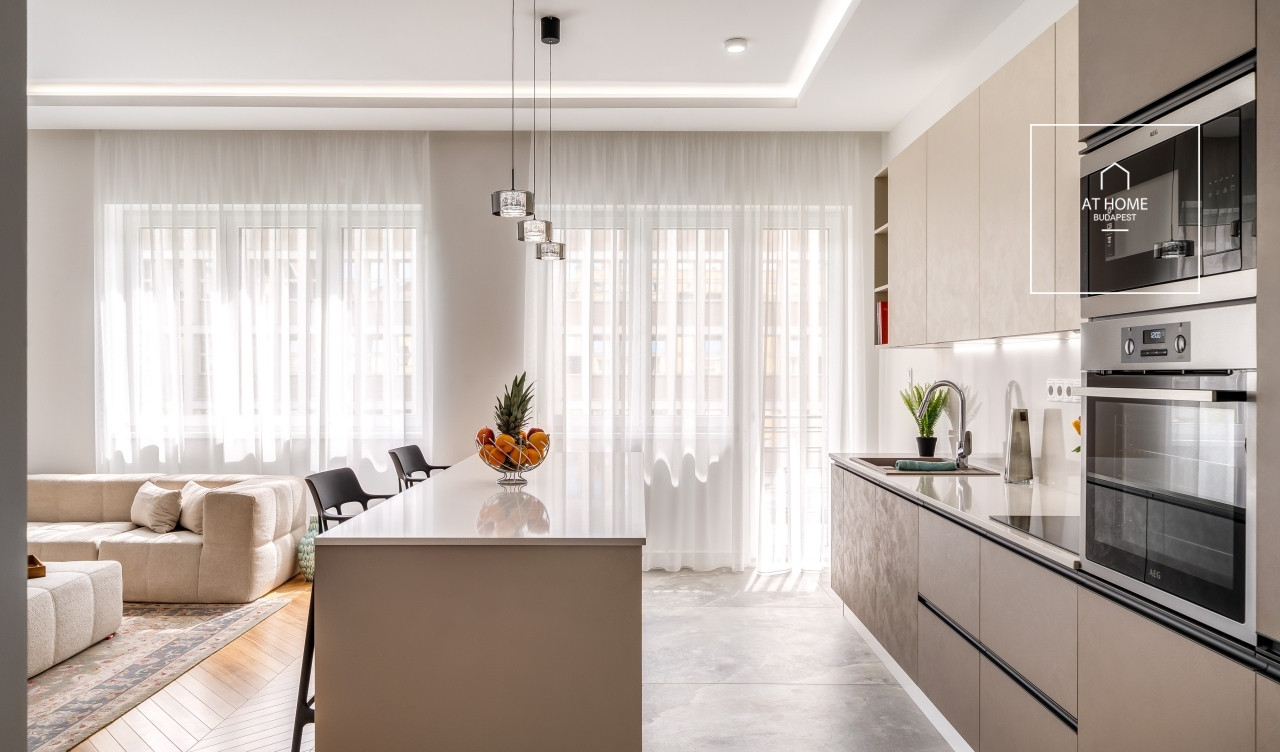 Renovated 101 sqm 2-bedroom apartment in District V, Lipótváros