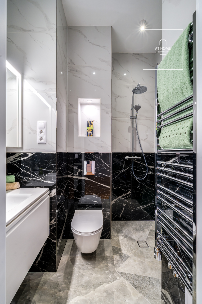 Renovated 101 sqm 2-bedroom apartment in District V, Lipótváros