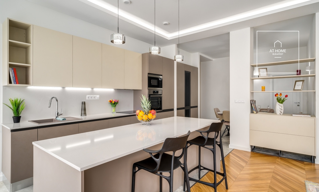 Renovated 101 sqm 2-bedroom apartment in District V, Lipótváros