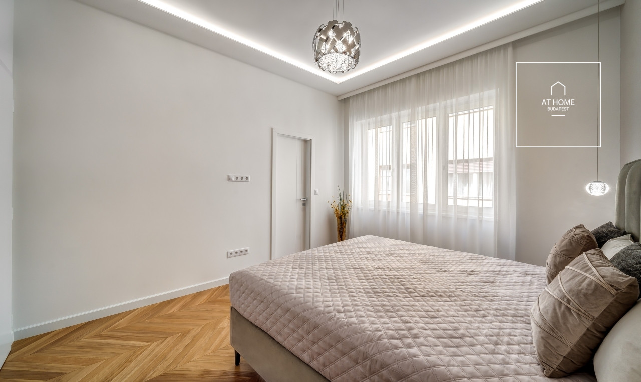 Renovated 101 sqm 2-bedroom apartment in District V, Lipótváros