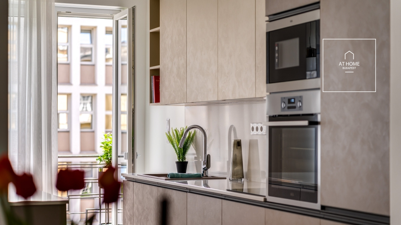 Renovated 101 sqm 2-bedroom apartment in District V, Lipótváros