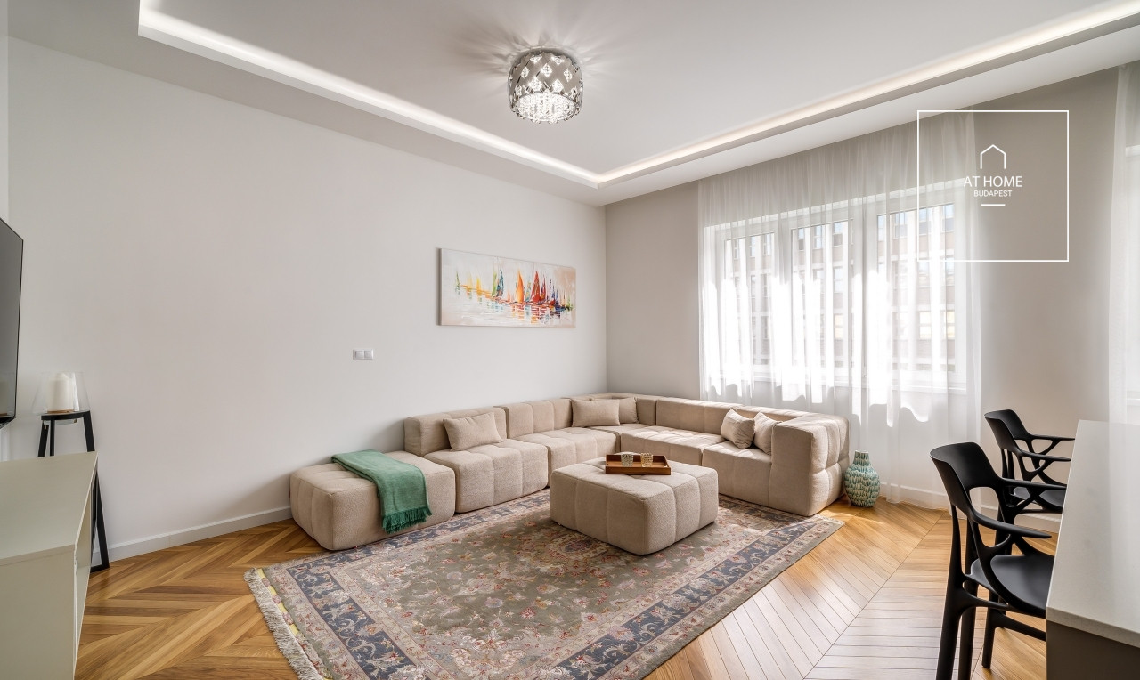 Renovated 101 sqm 2-bedroom apartment in District V, Lipótváros
