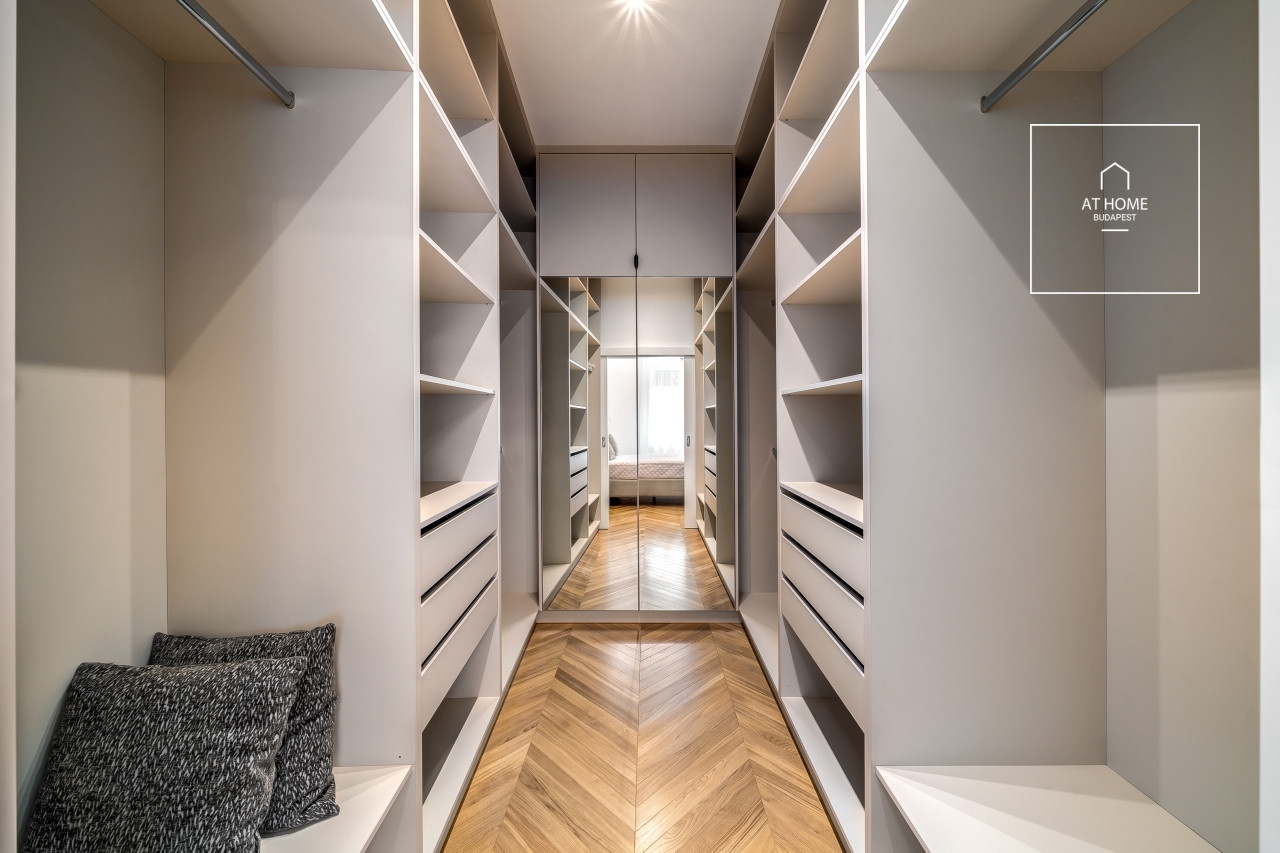 Renovated 101 sqm 2-bedroom apartment in District V, Lipótváros