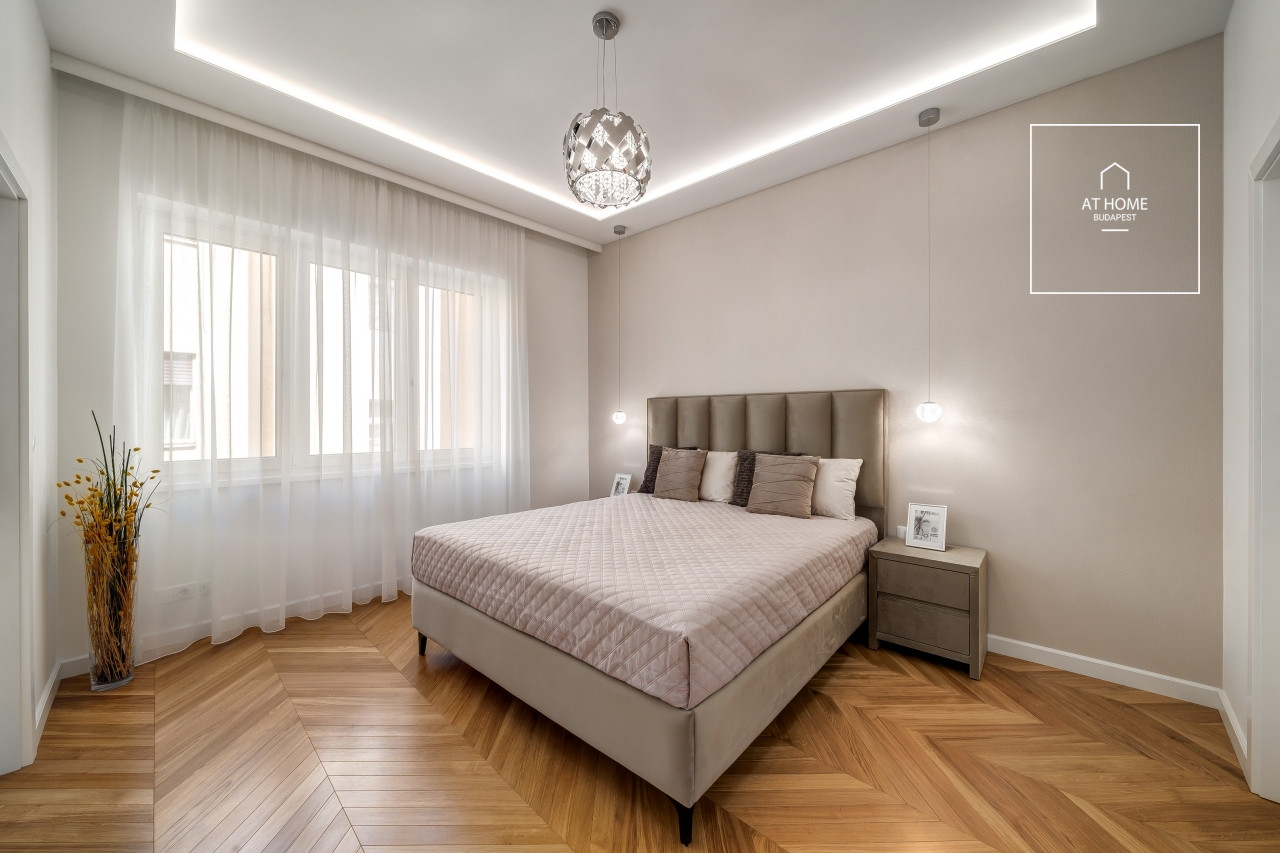 Renovated 101 sqm 2-bedroom apartment in District V, Lipótváros
