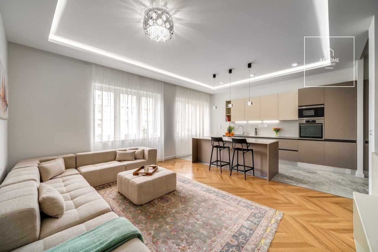 Renovated 101 sqm 2-bedroom apartment in District V, Lipótváros