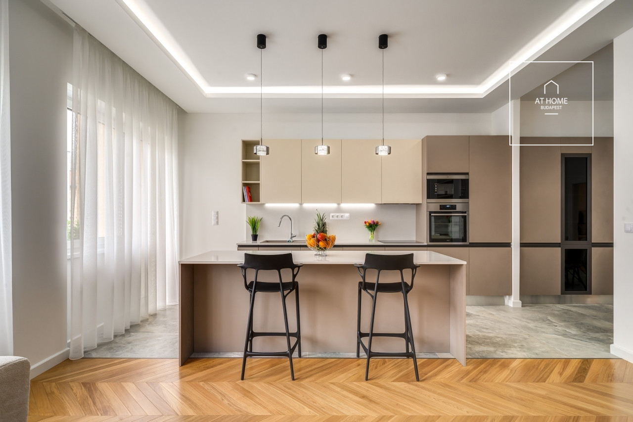 Renovated 101 sqm 2-bedroom apartment in District V, Lipótváros