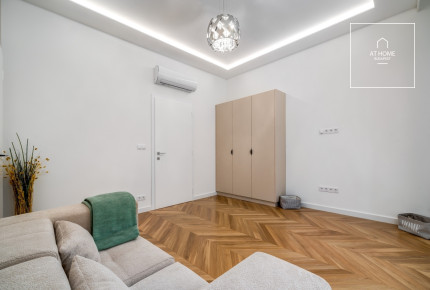 Renovated 101 sqm 2-bedroom apartment in District V, Lipótváros