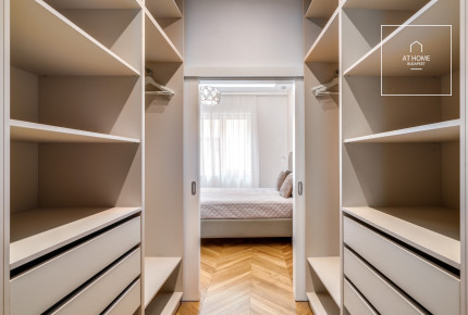 Renovated 101 sqm 2-bedroom apartment in District V, Lipótváros