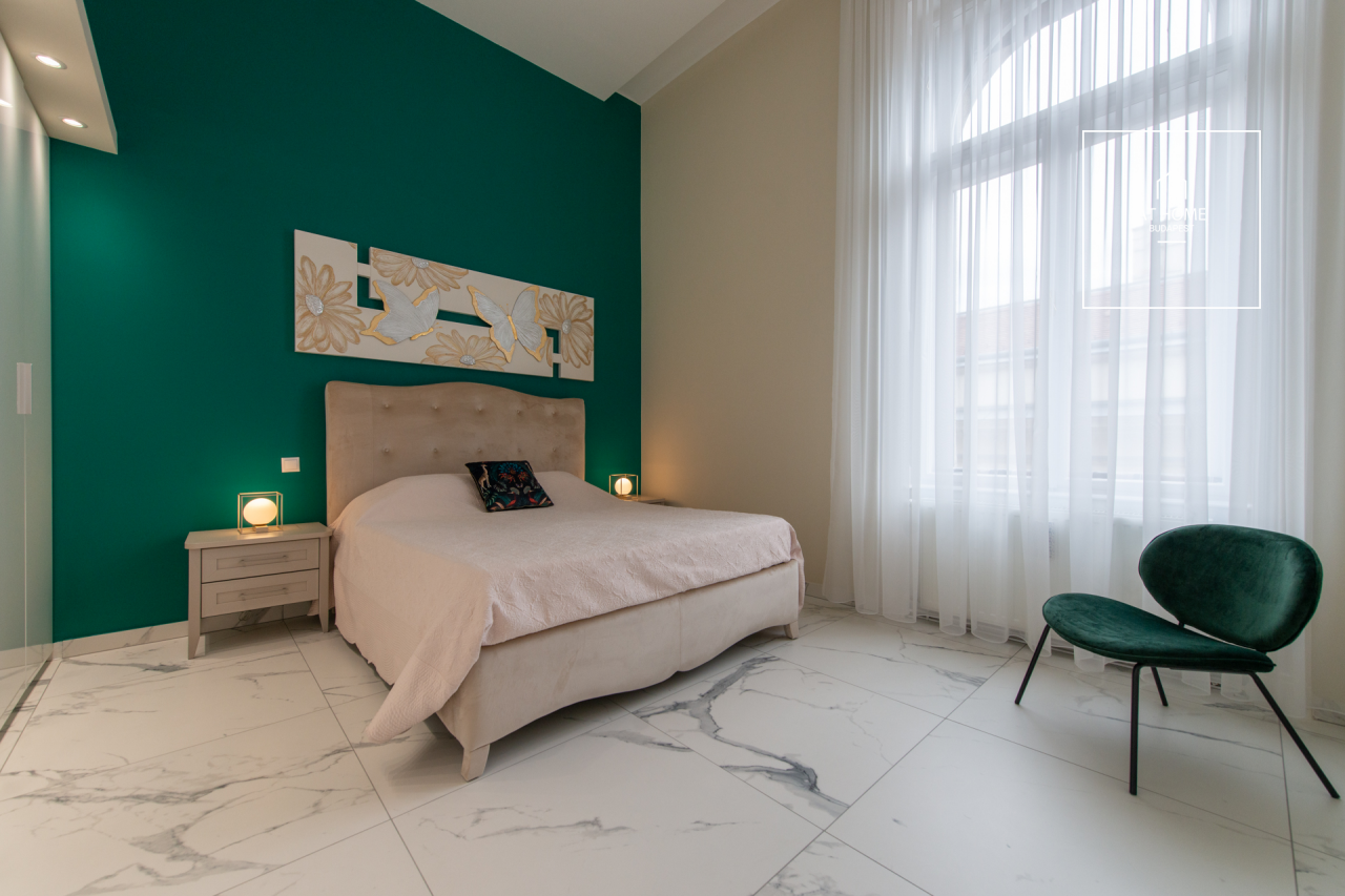 Renovated 160 sqm 3-Bedroom Classical Apartment in District V, Inner City