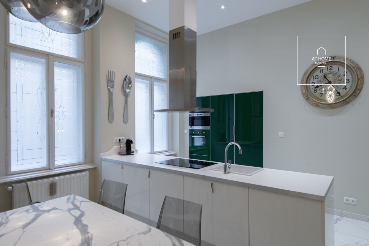 Renovated 160 sqm 3-Bedroom Classical Apartment in District V, Inner City