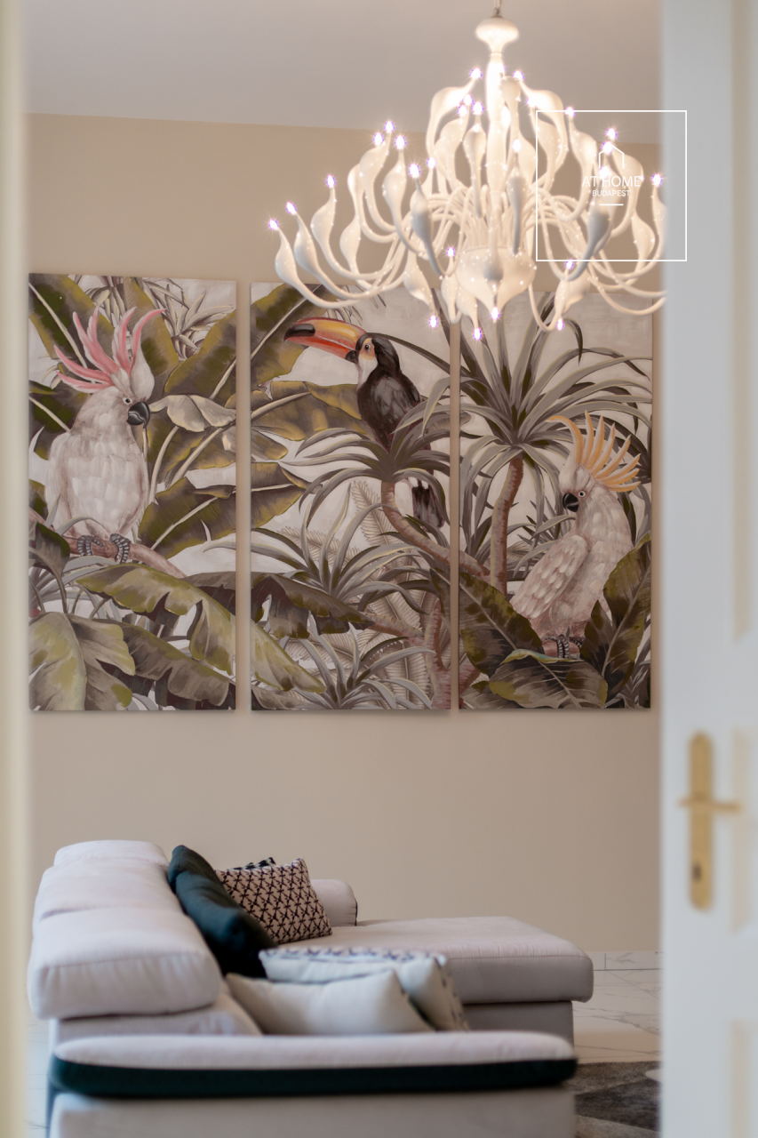 Renovated 160 sqm 3-Bedroom Classical Apartment in District V, Inner City