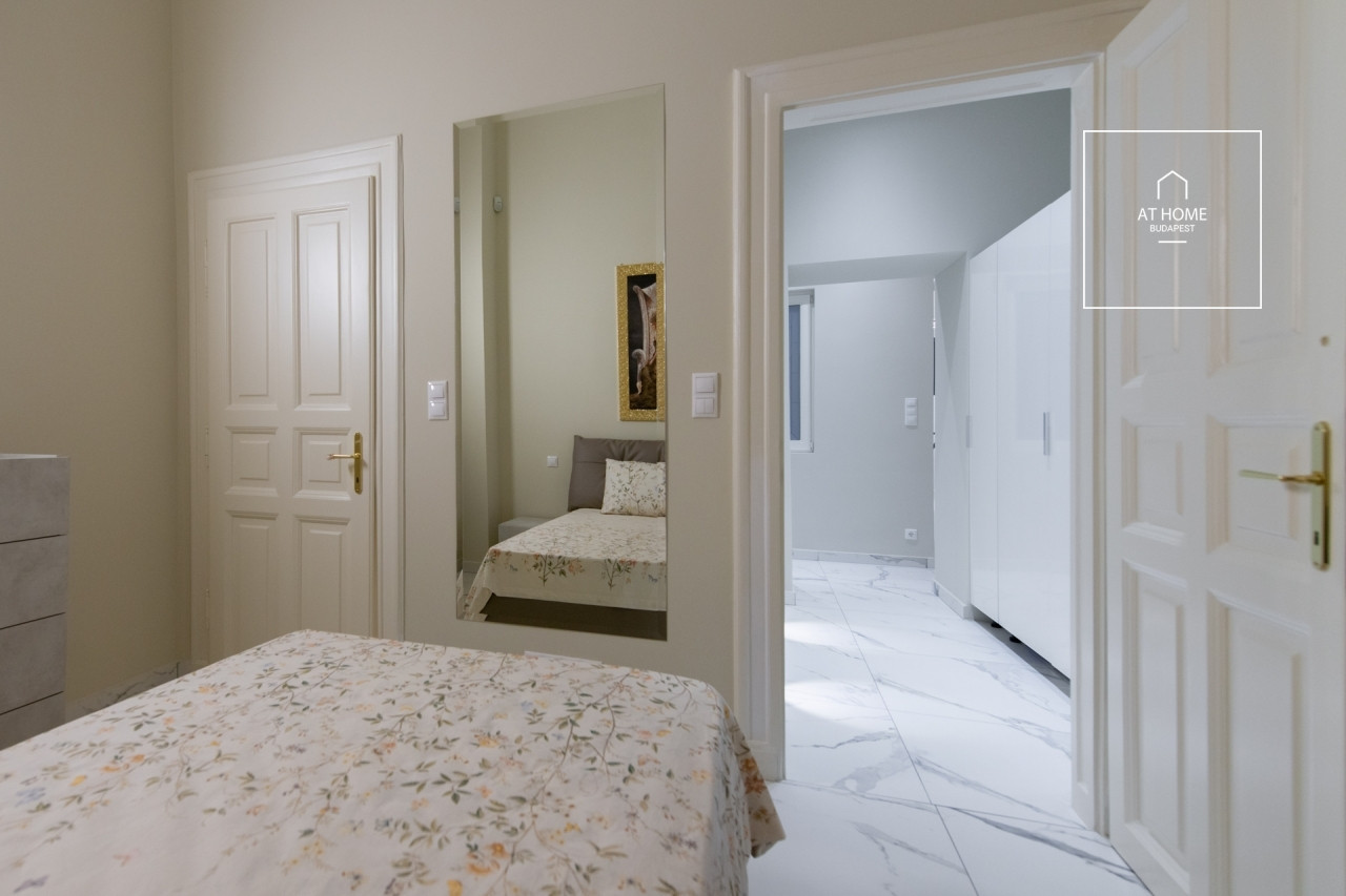 Renovated 160 sqm 3-Bedroom Classical Apartment in District V, Inner City