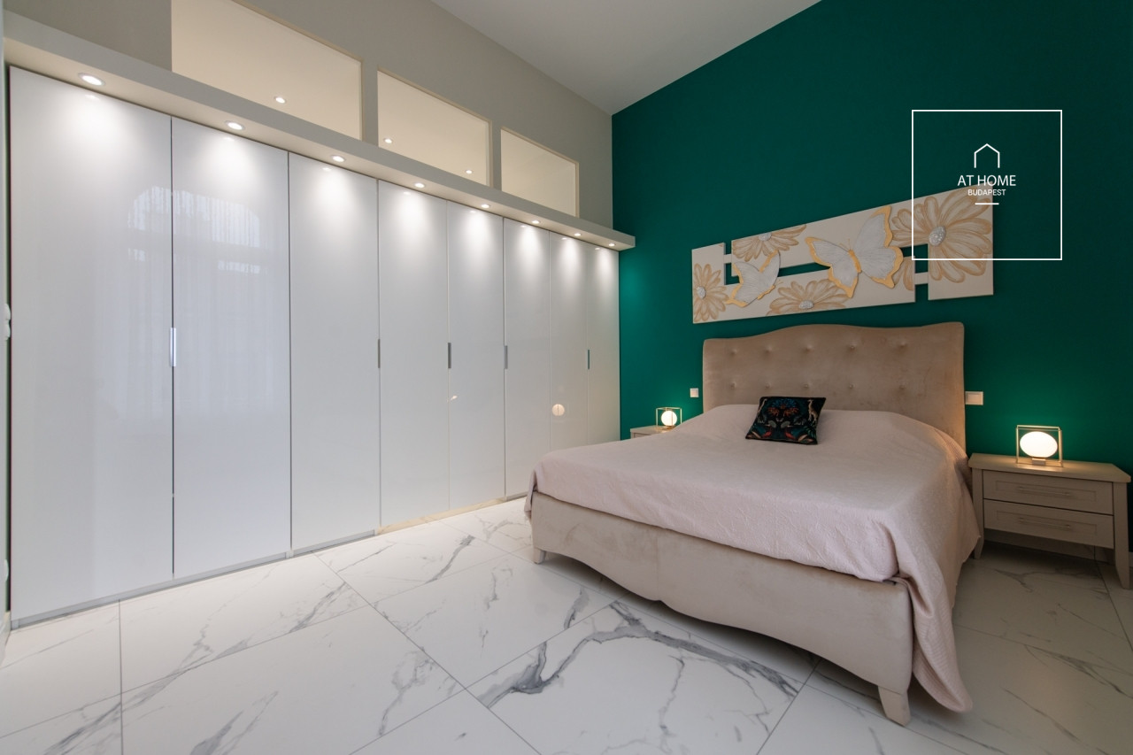 Renovated 160 sqm 3-Bedroom Classical Apartment in District V, Inner City