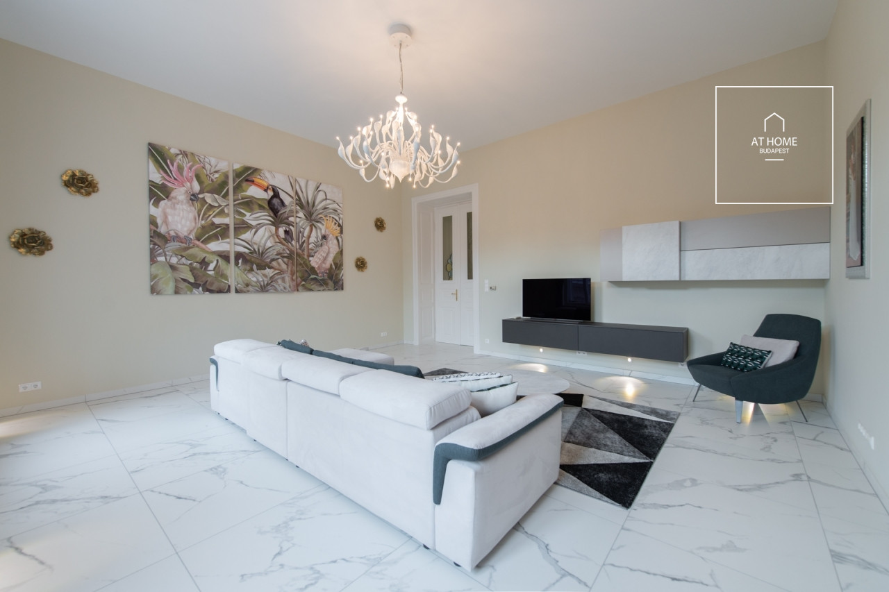 Renovated 160 sqm 3-Bedroom Classical Apartment in District V, Inner City