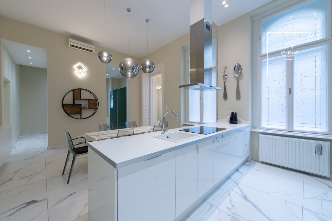 Renovated 160 sqm 3-Bedroom Classical Apartment in District V, Inner City