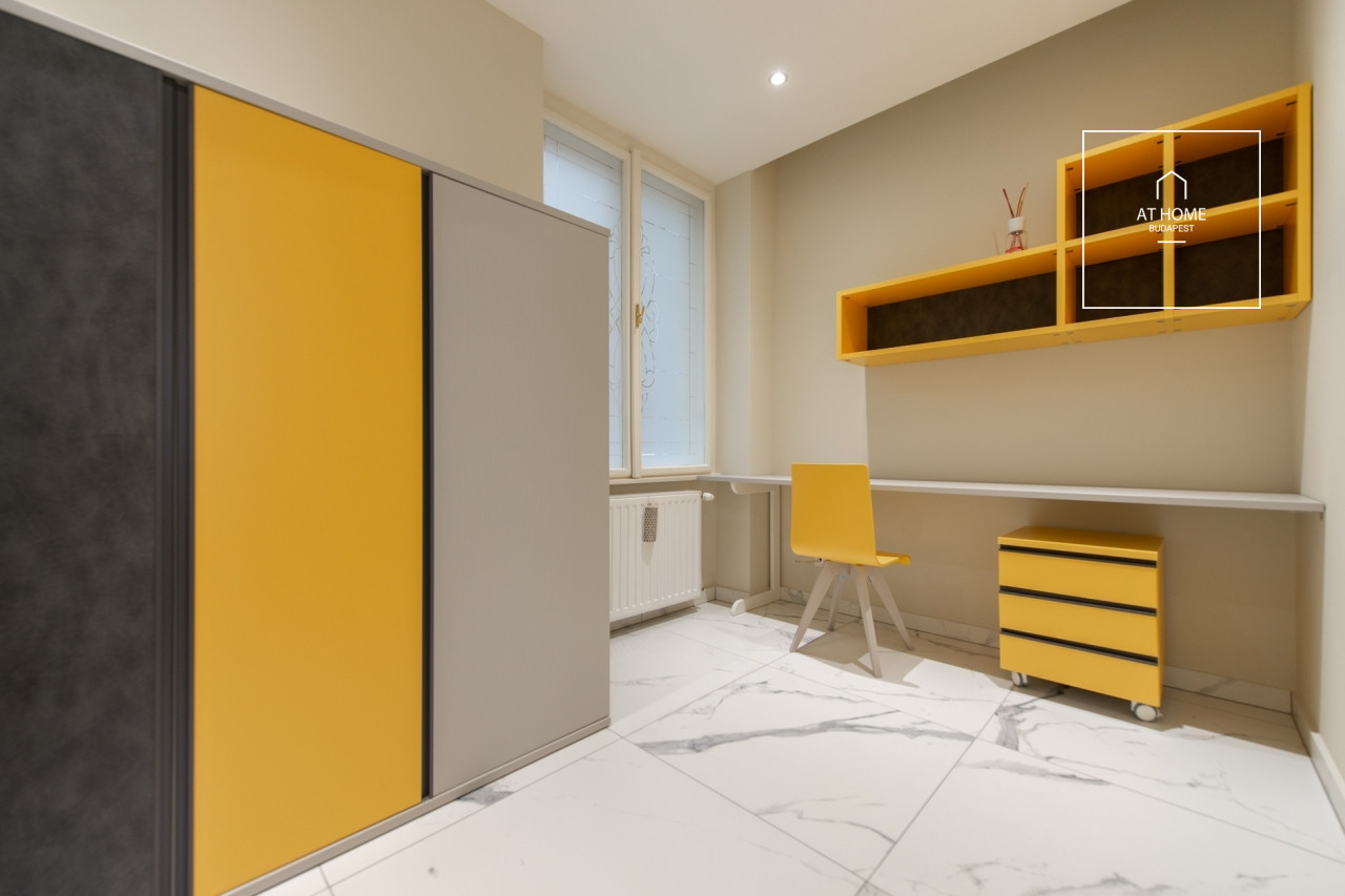 Renovated 160 sqm 3-Bedroom Classical Apartment in District V, Inner City