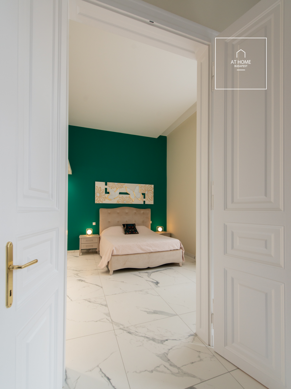 Renovated 160 sqm 3-Bedroom Classical Apartment in District V, Inner City