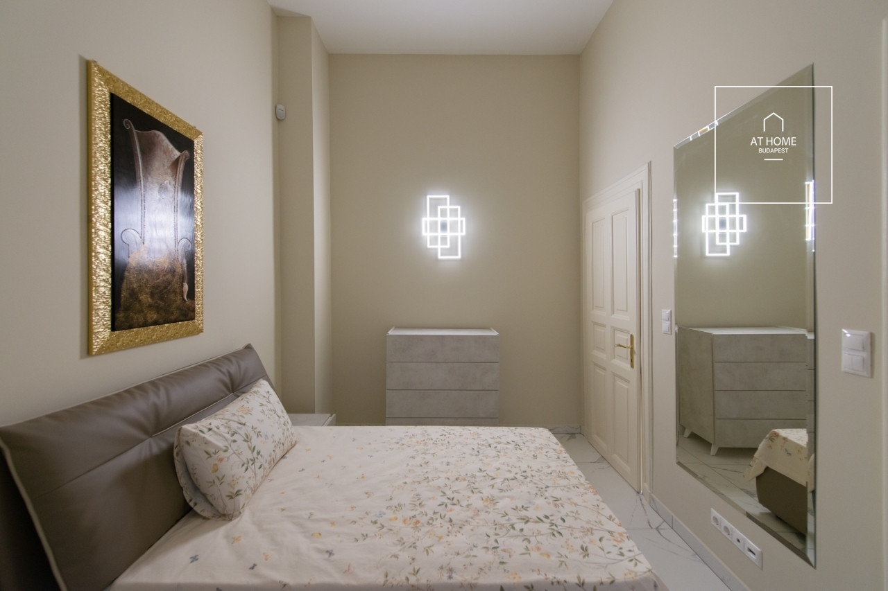 Renovated 160 sqm 3-Bedroom Classical Apartment in District V, Inner City