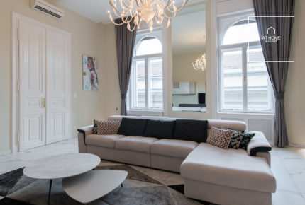 Renovated 160 sqm 3-Bedroom Classical Apartment in District V, Inner City