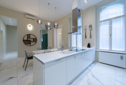 Renovated 160 sqm 3-Bedroom Classical Apartment in District V, Inner City