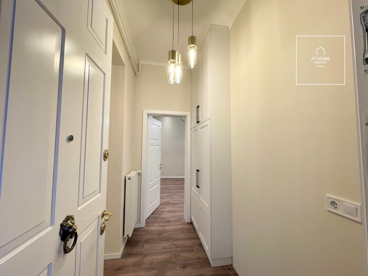 Renovated 105 sqm 2-Bedroom Apartment with Balcony in District V, City Centre