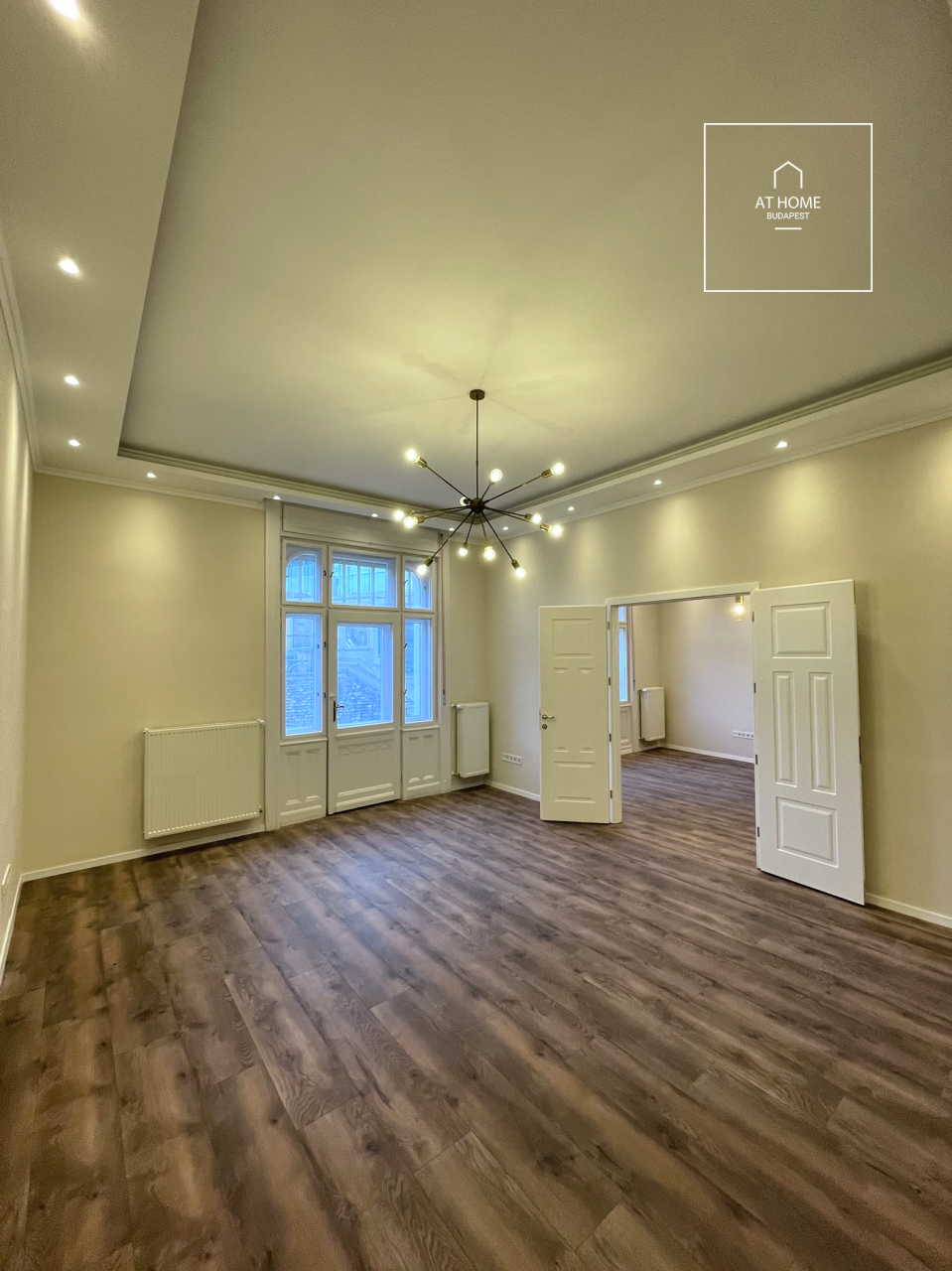 Renovated 105 sqm 2-Bedroom Apartment with Balcony in District V, City Centre