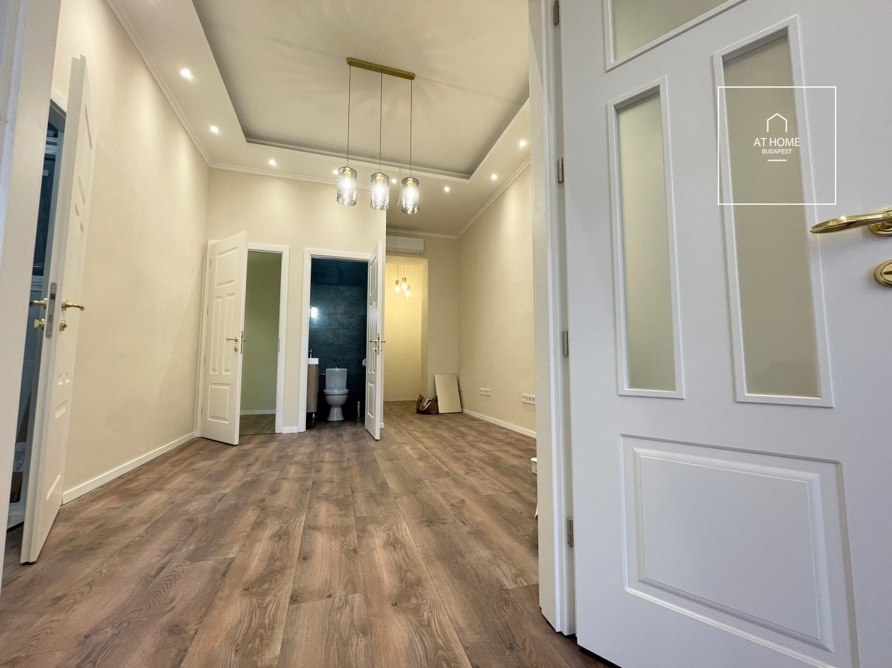 Renovated 105 sqm 2-Bedroom Apartment with Balcony in District V, City Centre