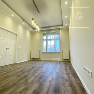 Renovated 105 sqm 2-Bedroom Apartment with Balcony in District V, City Centre