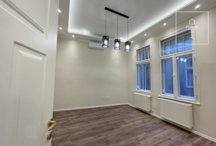 Renovated 105 sqm 2-Bedroom Apartment with Balcony in District V, City Centre