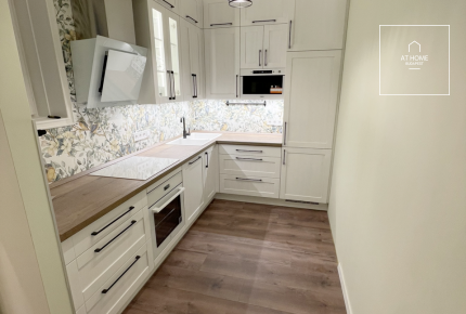 Renovated 105 sqm 2-Bedroom Apartment with Balcony in District V, City Centre
