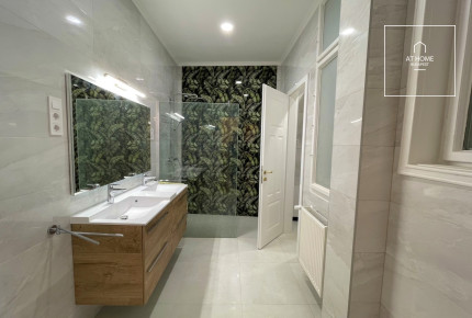 Renovated 105 sqm 2-Bedroom Apartment with Balcony in District V, City Centre