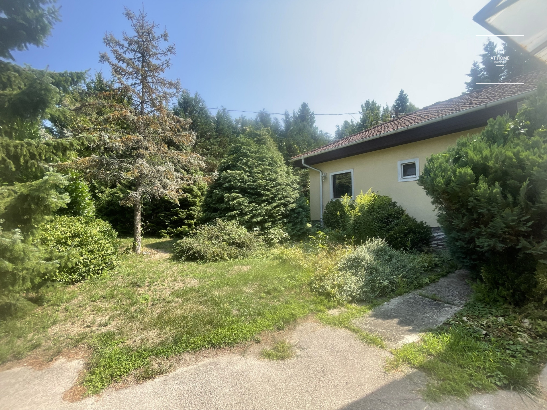 Plot with a family house for sale in Adyliget, 2nd District, Budapest