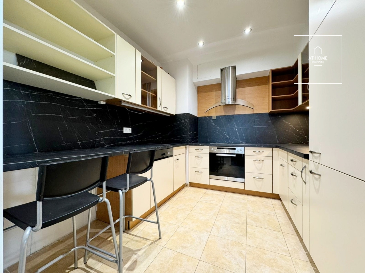 3-bedroom apartment with view of the Danube for rent in Budapest IX. district