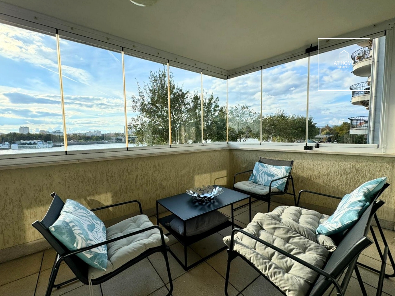 3-bedroom apartment with view of the Danube for rent in Budapest IX. district