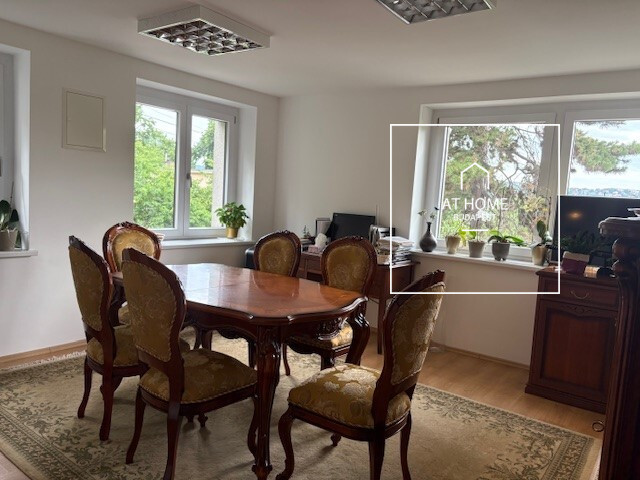 Elegant 206 m² family house for office use available for rent in District XII.