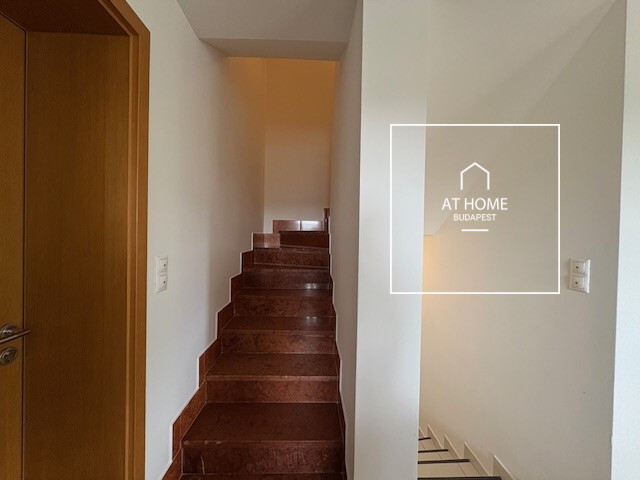 Elegant 206 m² family house for office use available for rent in District XII.