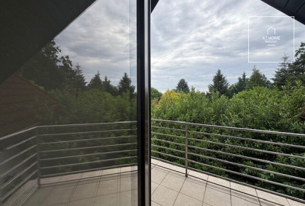 Elegant 206 m² family house for office use available for rent in District XII.
