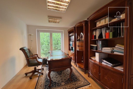 Elegant 206 m² family house for office use available for rent in District XII.