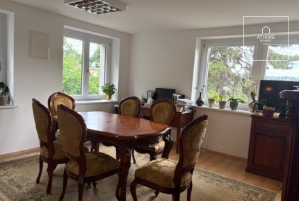 Elegant 206 m² family house for office use available for rent in District XII.