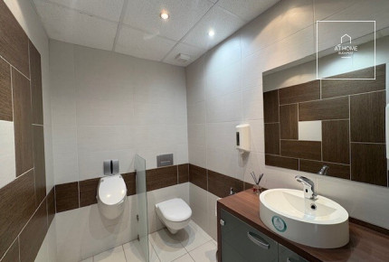 Elegant 206 m² family house for office use available for rent in District XII.