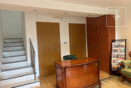 Elegant 206 m² family house for office use available for rent in District XII.
