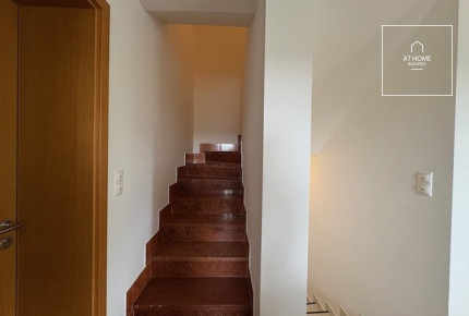 Elegant 206 m² family house for office use available for rent in District XII.