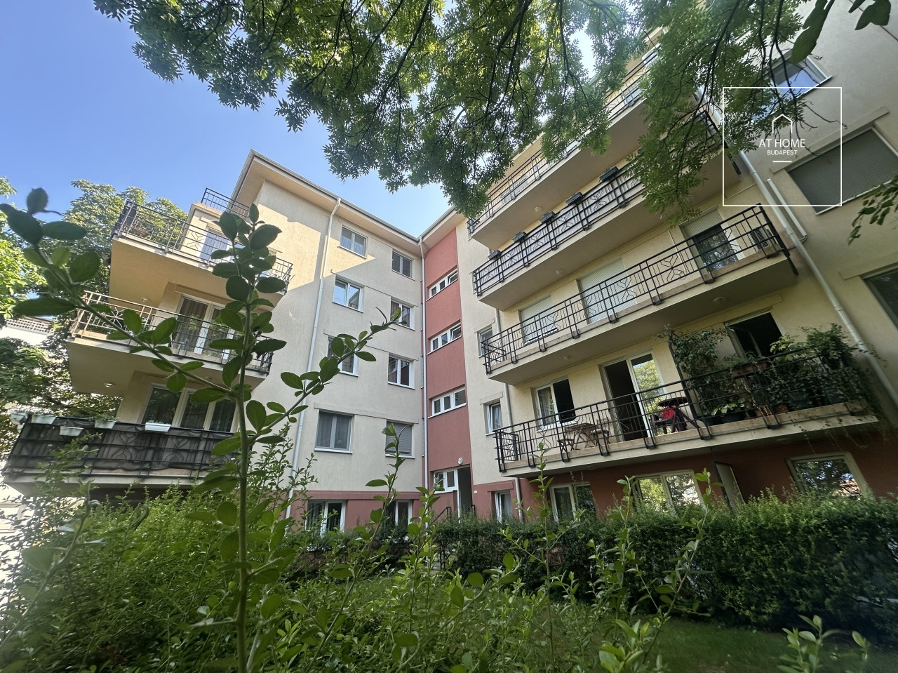 72 sqm 2-bedroom apartment with a terrace in District II, Országút