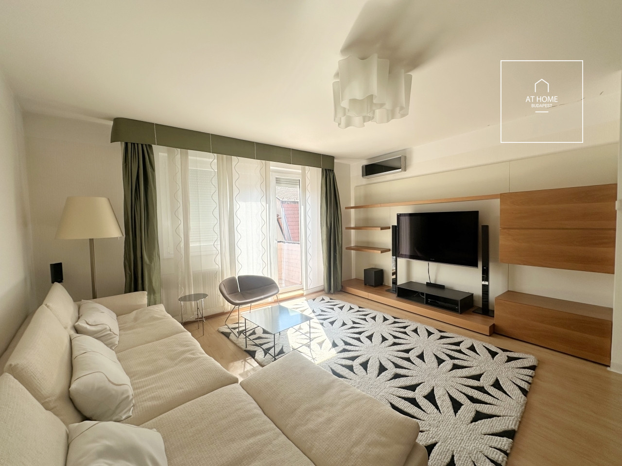 72 sqm 2-bedroom apartment with a terrace in District II, Országút