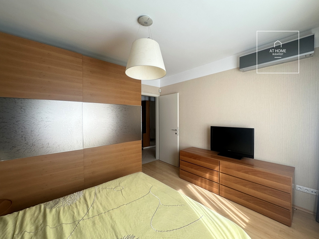 72 sqm 2-bedroom apartment with a terrace in District II, Országút