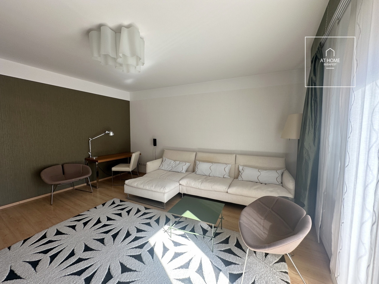 72 sqm 2-bedroom apartment with a terrace in District II, Országút